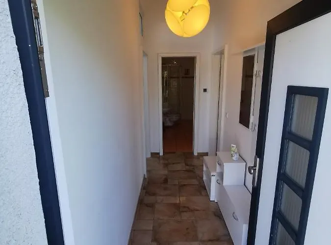 Apartment 3 - Sunshine *